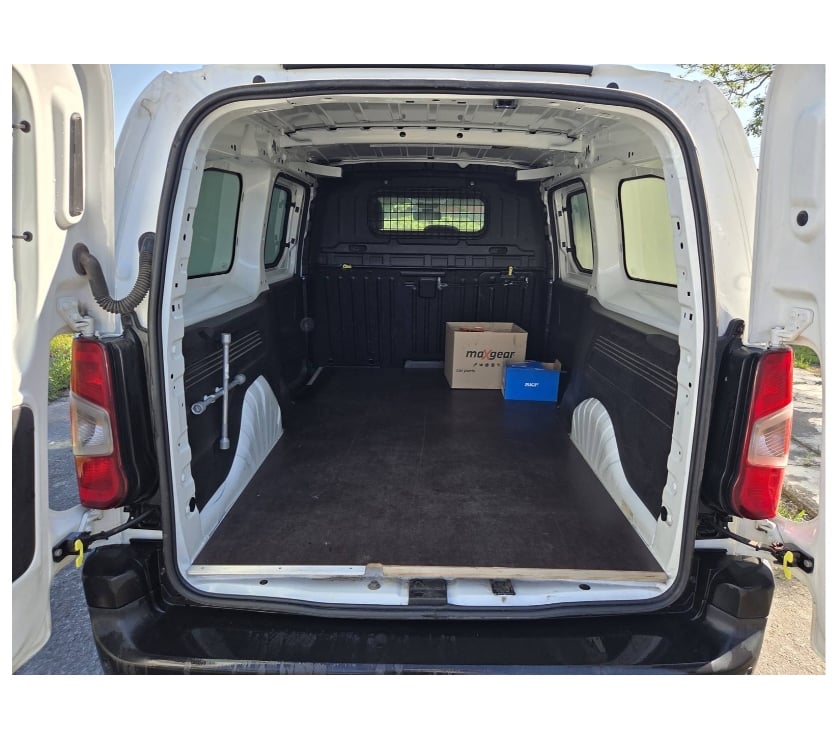 Véhicules commerciaux & utilitaires d'occasion Pont-de-Loup - Photos Vivastreet Citroën Berlingo Maxi 2021 3places 97000km 1.5hdi 100cv Ac