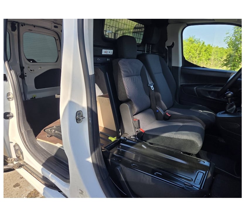 Véhicules commerciaux & utilitaires d'occasion Pont-de-Loup - Photos Vivastreet Citroën Berlingo Maxi 2021 3places 97000km 1.5hdi 100cv Ac