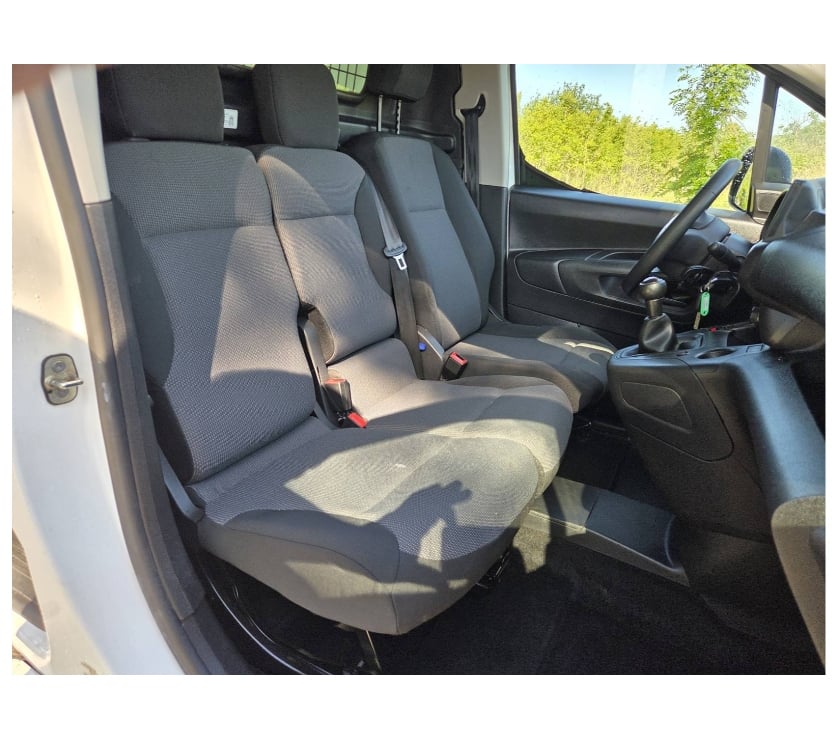 Véhicules commerciaux & utilitaires d'occasion Pont-de-Loup - Photos Vivastreet Citroën Berlingo Maxi 2021 3places 97000km 1.5hdi 100cv Ac