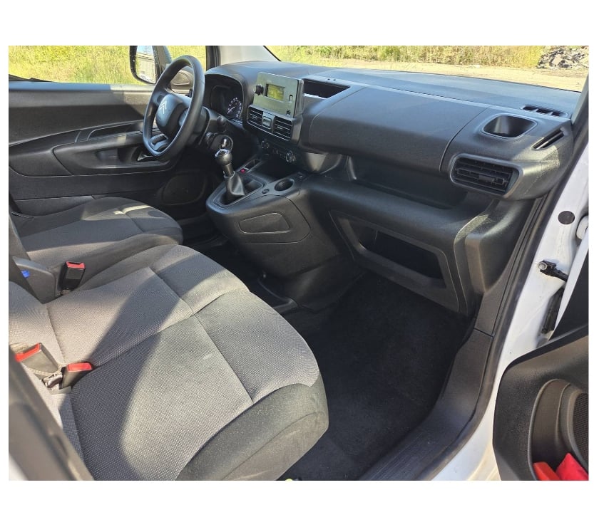 Véhicules commerciaux & utilitaires d'occasion Pont-de-Loup - Photos Vivastreet Citroën Berlingo Maxi 2021 3places 97000km 1.5hdi 100cv Ac
