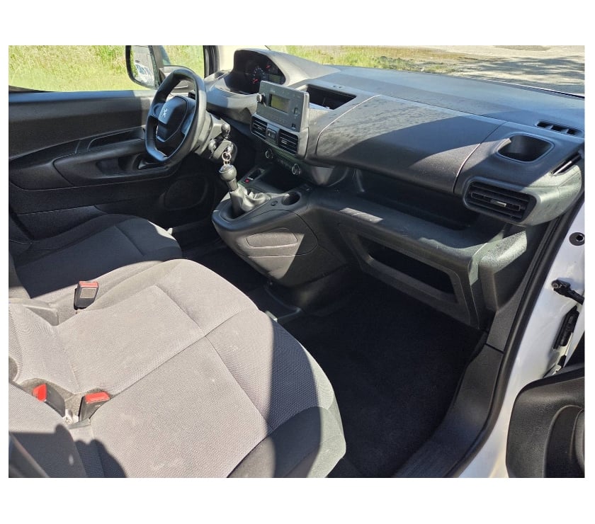 Véhicules commerciaux & utilitaires d'occasion Pont-de-Loup - Photos Vivastreet Peugeot Partner Maxi 2021 3places 71000km 1.5hdi 100cv AC...