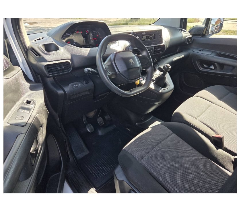 Véhicules commerciaux & utilitaires d'occasion Pont-de-Loup - Photos Vivastreet Peugeot Partner Maxi 2021 3places 71000km 1.5hdi 100cv AC...