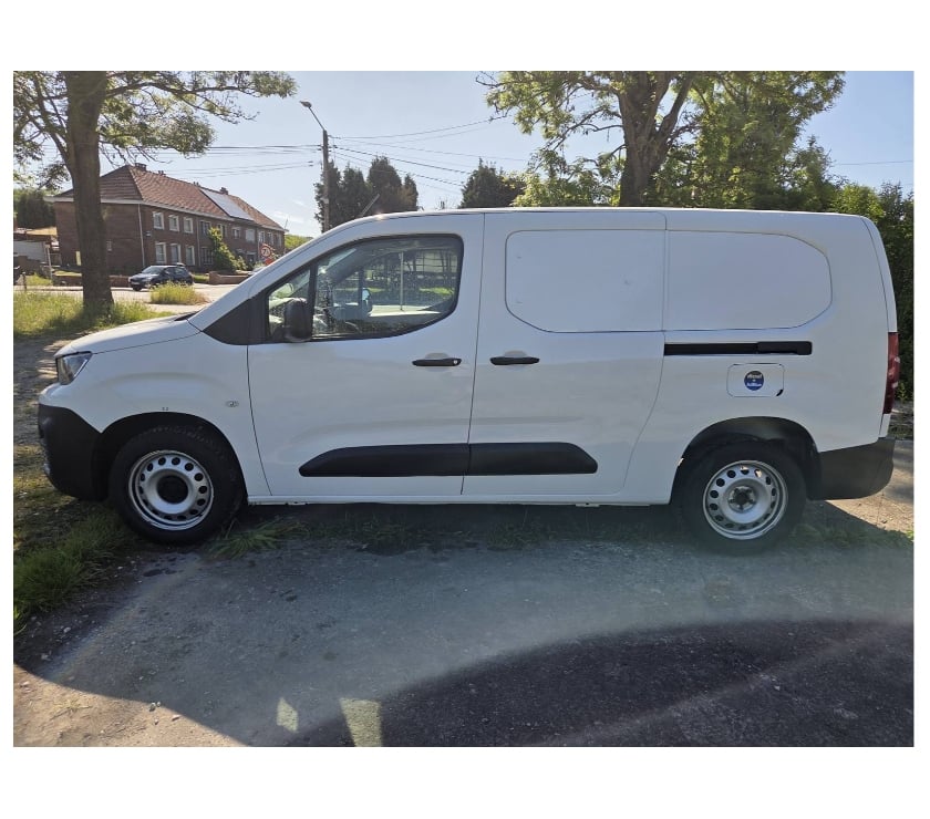 Véhicules commerciaux & utilitaires d'occasion Pont-de-Loup - Photos Vivastreet Peugeot Partner Maxi 2021 3places 71000km 1.5hdi 100cv AC...