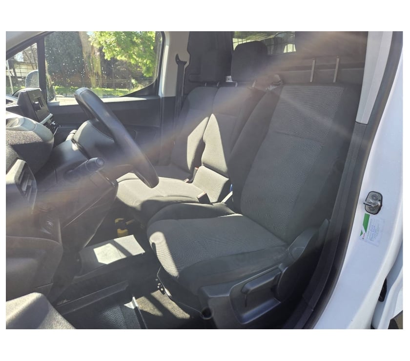 Véhicules commerciaux & utilitaires d'occasion Pont-de-Loup - Photos Vivastreet Peugeot Partner Maxi 2021 3places 71000km 1.5hdi 100cv AC...