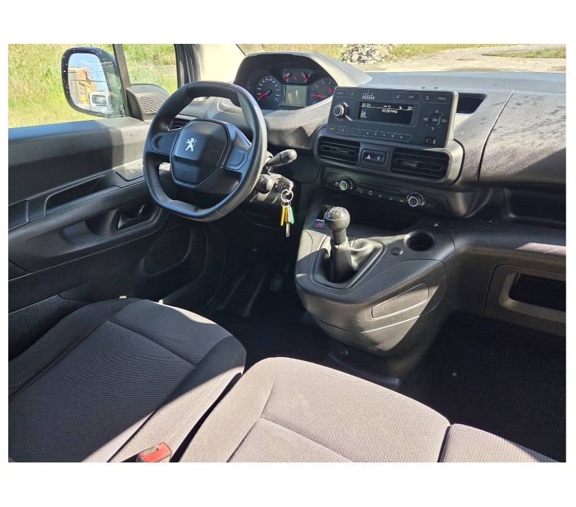 Véhicules commerciaux & utilitaires d'occasion Pont-de-Loup - Photos Vivastreet Peugeot Partner Maxi 2021 3places 71000km 1.5hdi 100cv AC...