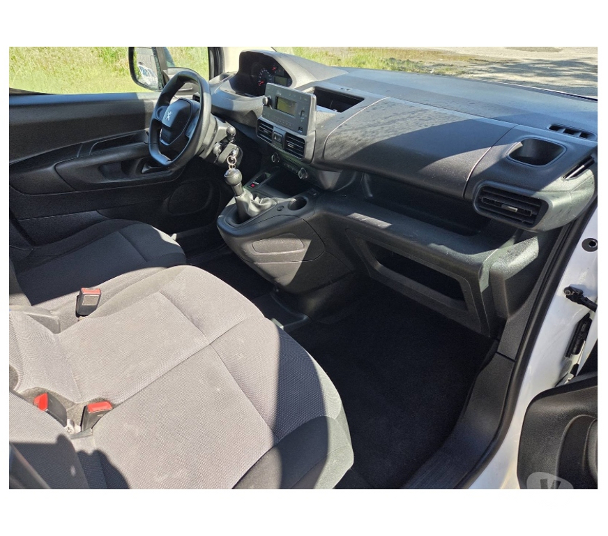 Véhicules commerciaux & utilitaires d'occasion Pont-de-Loup - Photos Vivastreet Peugeot Partner Maxi 2021 3places 71000km 1.5hdi 100cv AC...