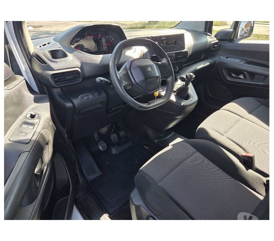 Véhicules commerciaux & utilitaires d'occasion Pont-de-Loup - Photos Vivastreet Peugeot Partner Maxi 2021 3places 71000km 1.5hdi 100cv AC...