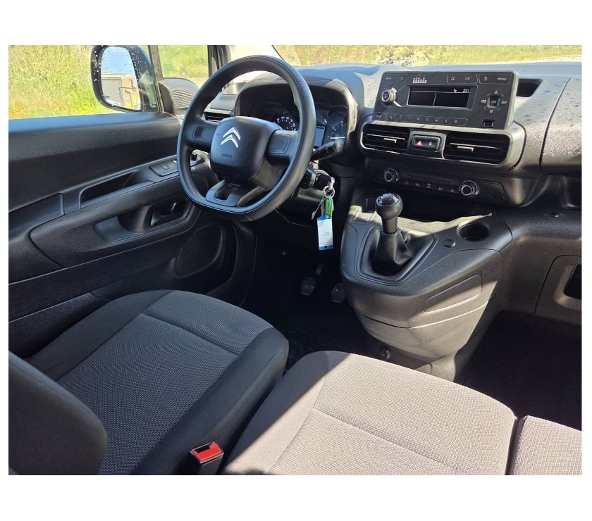Véhicules commerciaux & utilitaires d'occasion Pont-de-Loup - Photos Vivastreet Citroën Berlingo Maxi 2022 3places 17000km 1.5hdi 100cv AC