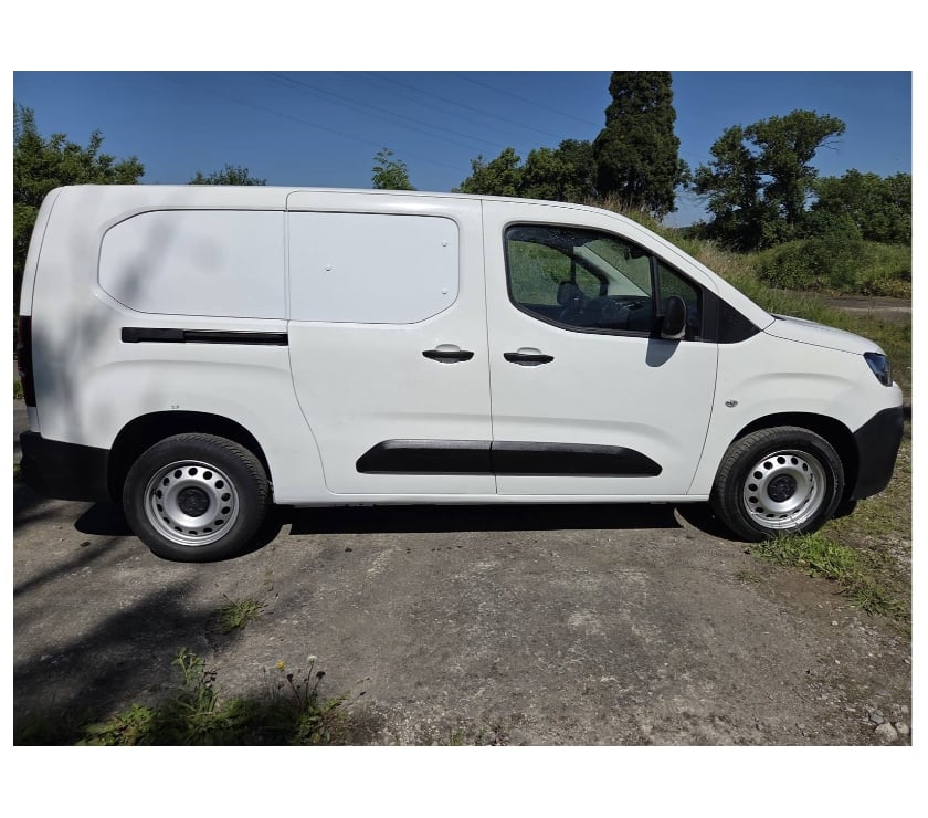 Véhicules commerciaux & utilitaires d'occasion Pont-de-Loup - Photos Vivastreet Citroën Berlingo Maxi 2022 3places 17000km 1.5hdi 100cv AC