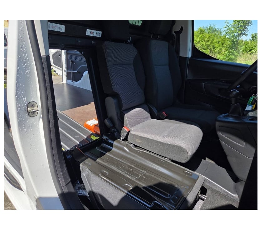 Véhicules commerciaux & utilitaires d'occasion Pont-de-Loup - Photos Vivastreet Citroën Berlingo Maxi 2022 3places 17000km 1.5hdi 100cv AC