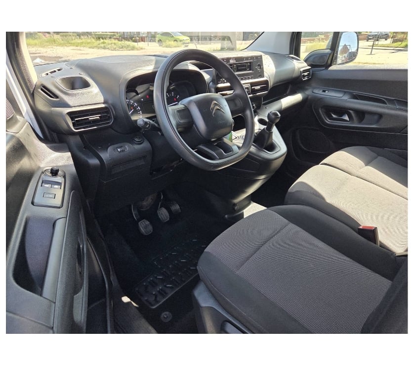 Véhicules commerciaux & utilitaires d'occasion Pont-de-Loup - Photos Vivastreet Citroën Berlingo Maxi 2022 3places 17000km 1.5hdi 100cv AC