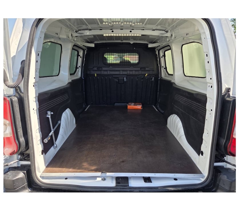 Véhicules commerciaux & utilitaires d'occasion Pont-de-Loup - Photos Vivastreet Citroën Berlingo Maxi 2022 3places 17000km 1.5hdi 100cv AC