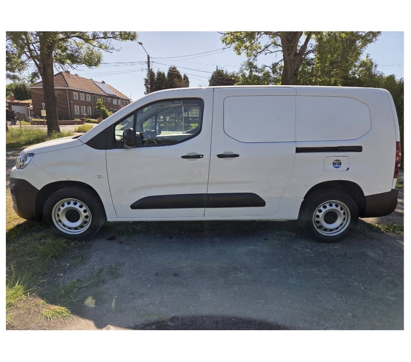 Véhicules commerciaux & utilitaires d'occasion Pont-de-Loup - Photos Vivastreet Citroën Berlingo Maxi 2022 3places 17000km 1.5hdi 100cv AC