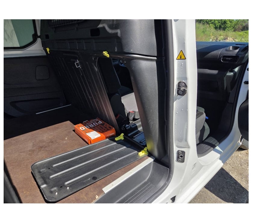 Véhicules commerciaux & utilitaires d'occasion Pont-de-Loup - Photos Vivastreet Citroën Berlingo Maxi 2022 3places 17000km 1.5hdi 100cv AC