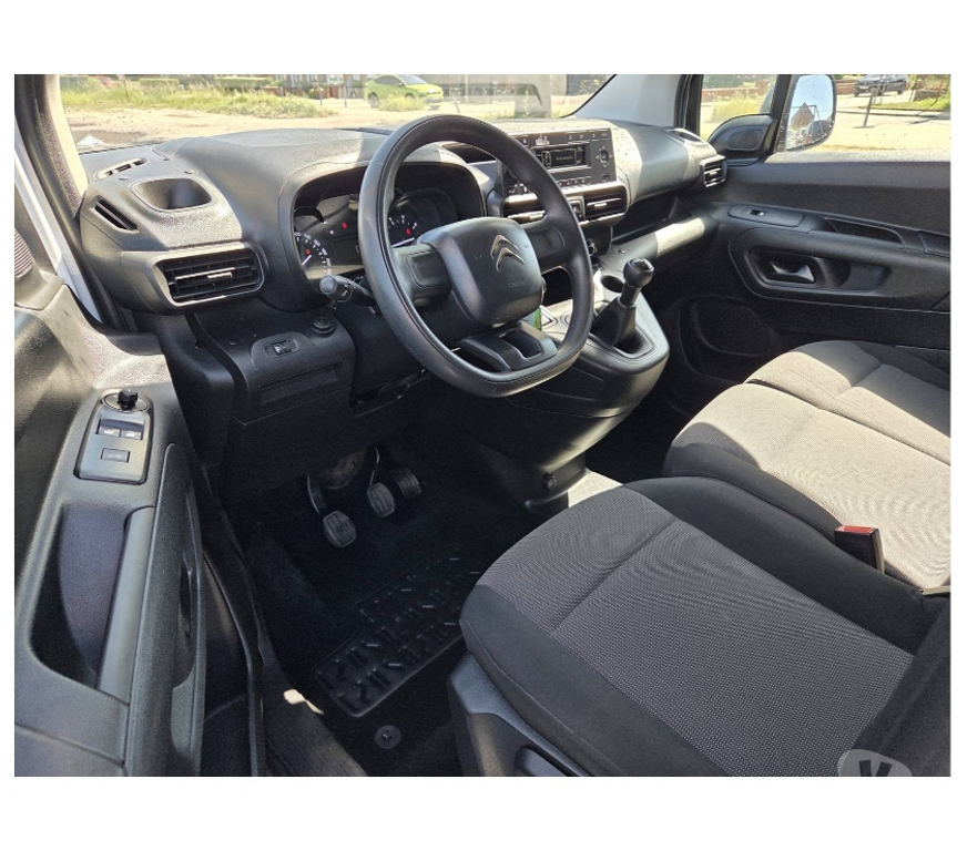 Véhicules commerciaux & utilitaires d'occasion Pont-de-Loup - Photos Vivastreet Citroën Berlingo Maxi 2022 3places 17000km 1.5hdi 100cv AC