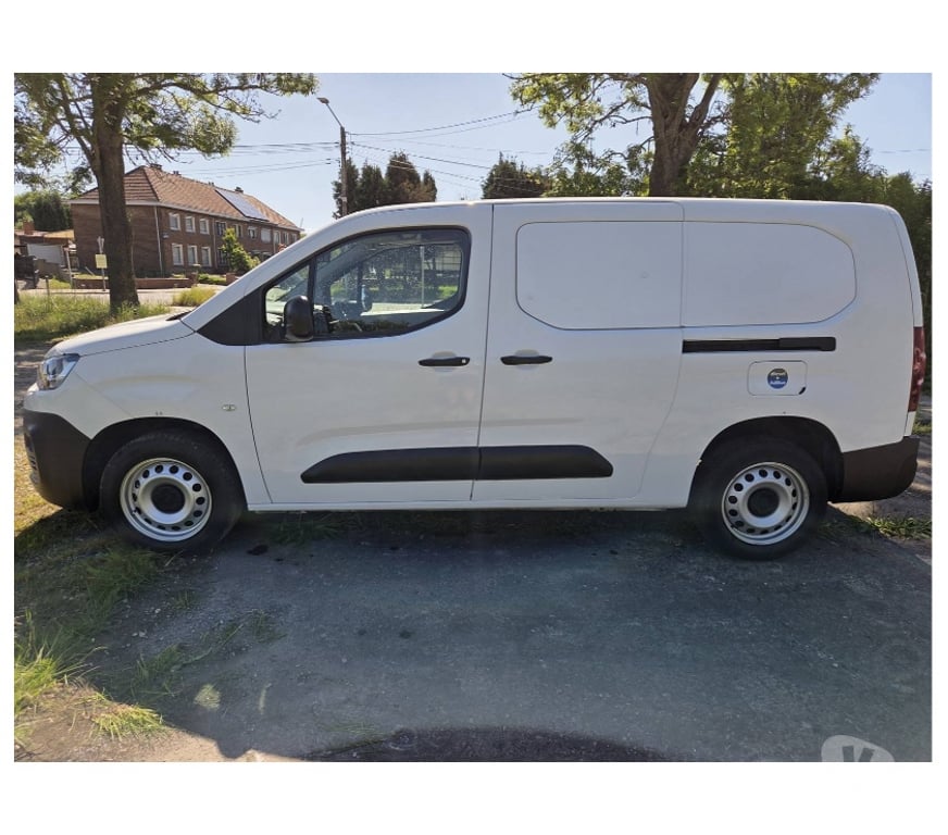Véhicules commerciaux & utilitaires d'occasion Pont-de-Loup - Photos Vivastreet Citroën Berlingo Maxi 2022 3places 17000km 1.5hdi 100cv AC