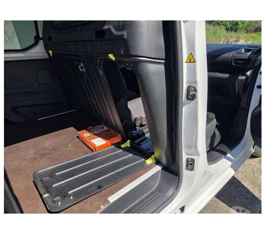 Véhicules commerciaux & utilitaires d'occasion Pont-de-Loup - Photos Vivastreet Citroën Berlingo Maxi 2022 3places 17000km 1.5hdi 100cv AC
