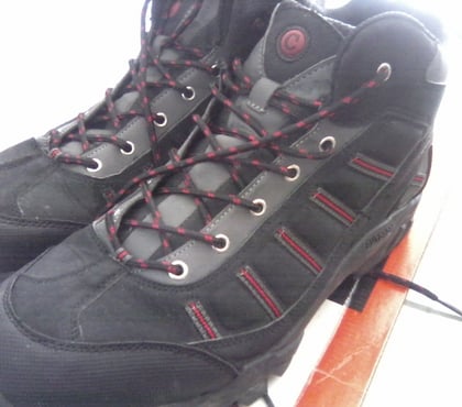 Chaussures et bottes occasion Gosselies Jumet - Photos Vivastreet Chaussures de sport ou de marche