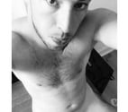 — Cherche vieux vicieux pour être nu pour lui