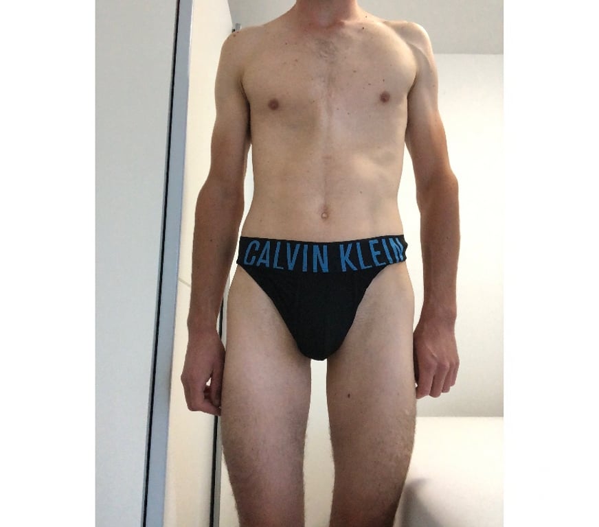 exhib Charleroi Charleroi-Centrum - Photos Vivastreet Beau jeune homme disponible pour femme 😊