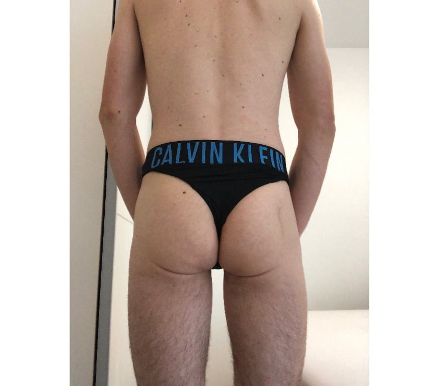 exhib Charleroi Charleroi-Centrum - Photos Vivastreet Beau jeune homme disponible pour femme 😊