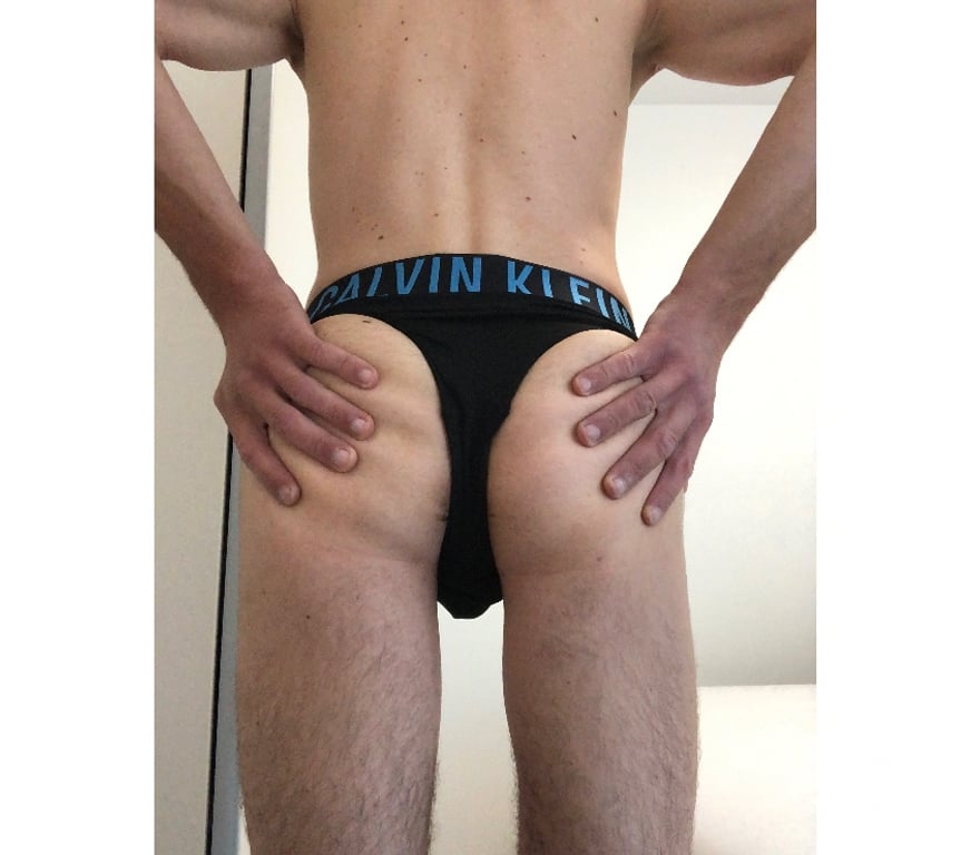 exhib Charleroi Charleroi-Centrum - Photos Vivastreet Beau jeune homme disponible pour femme 😊