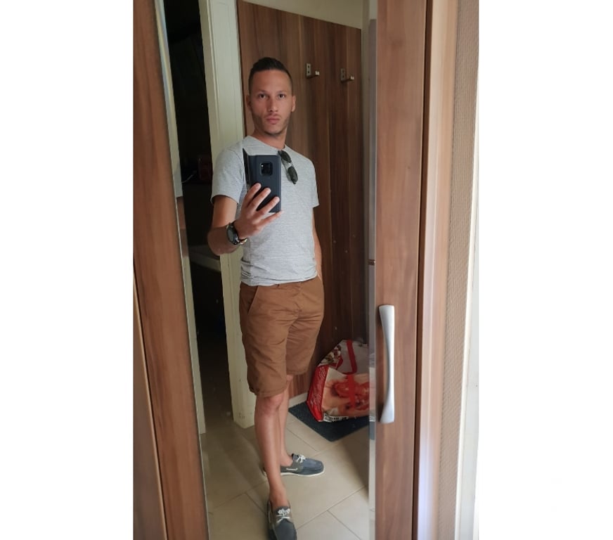 exhib Liège Liège-Centrum - Photos Vivastreet Cherche une femme qui aime les fétiches des pieds odorant