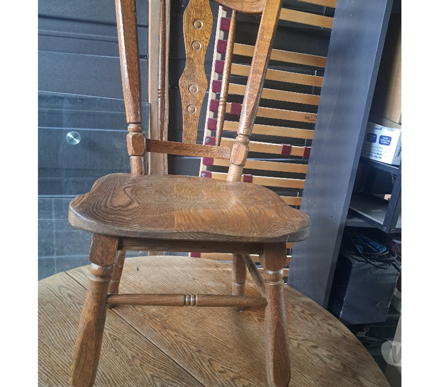Meubles & Décoration Seraing Jemeppe - Photos Vivastreet TABLE AVEC 4 CHAISES EN CHÈNE MASSIF