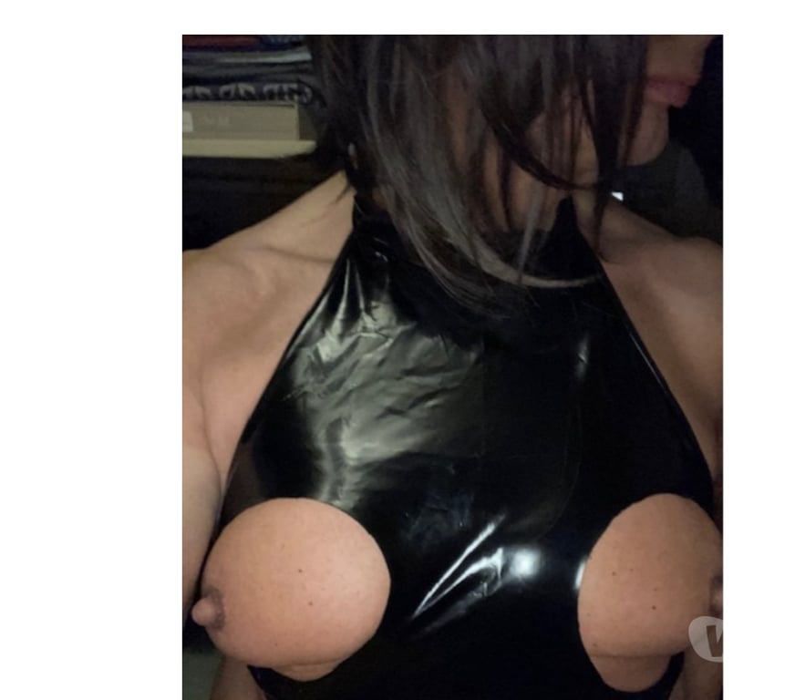 Gay Jette - Photos Vivastreet 2 travesties sexy et vicieuses pou trio