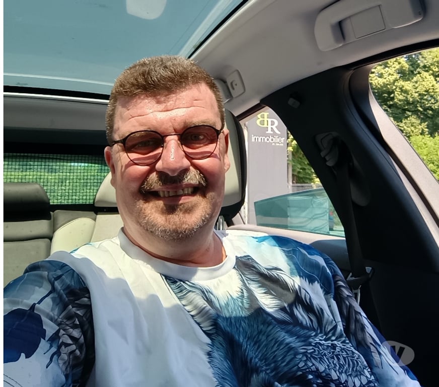 Hommes > Femmes Aywaille - Photos Vivastreet Homme 52 ans désire rencontrer une femme pour une relation