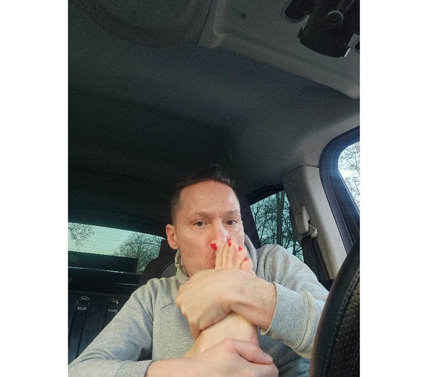 Gay Ans Ans-Centrum - Photos Vivastreet Je te laisse sentir mes pieds légèrement odorant