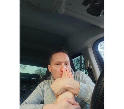 Gay Ans-Centrum Ans - Photos Vivastreet Je te laisse sentir mes pieds légèrement odorant