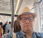 Liège - Liège — homme 58 ans cherche minet max 23 ans non barbu