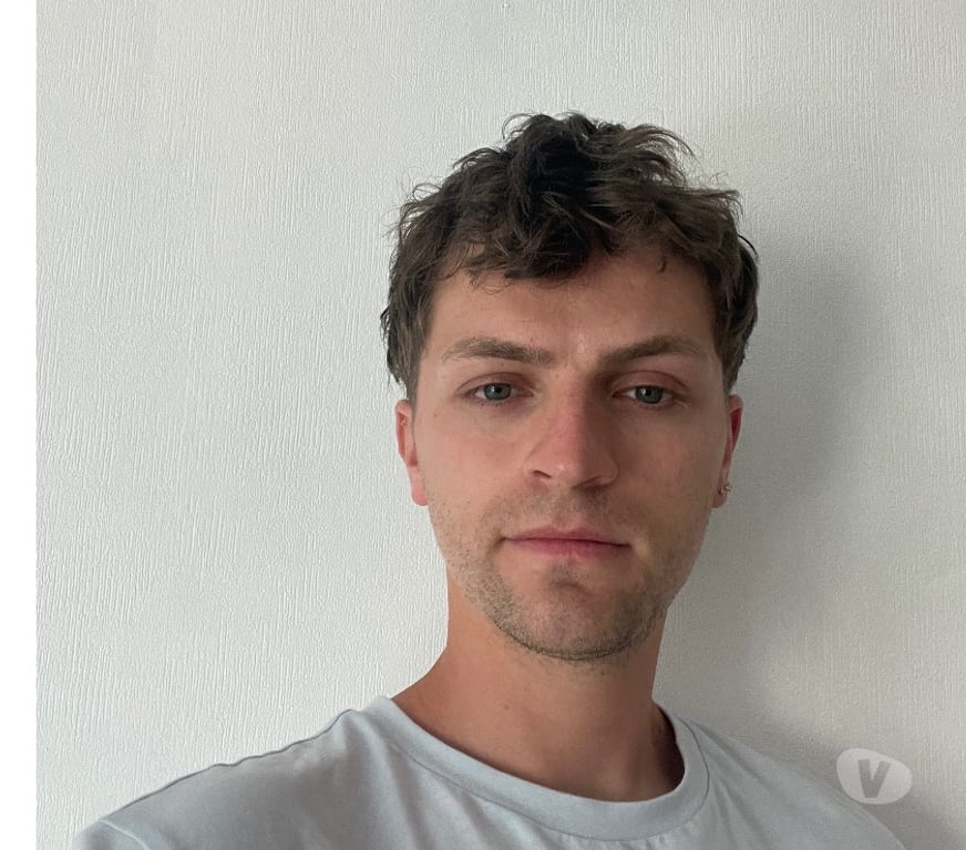Escort Ixelles - Photos Vivastreet Je suis à vous . Services escort boy