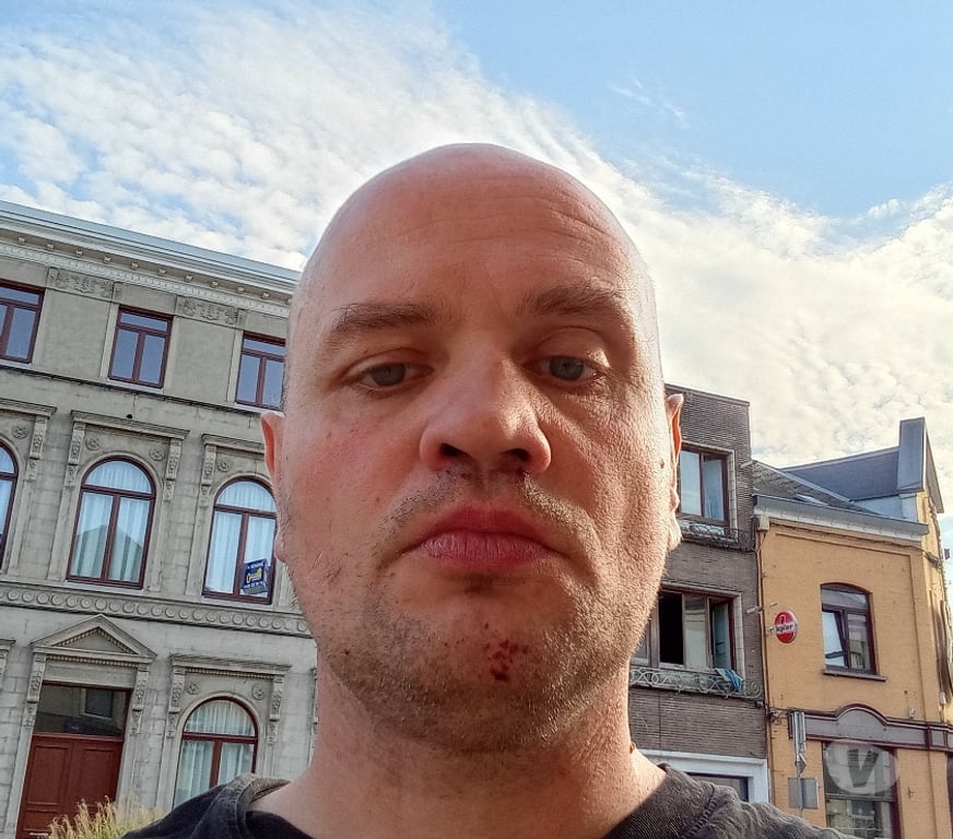 Hommes > Femmes La Louvière - Photos Vivastreet David sportif je recherche une relation sérieuse