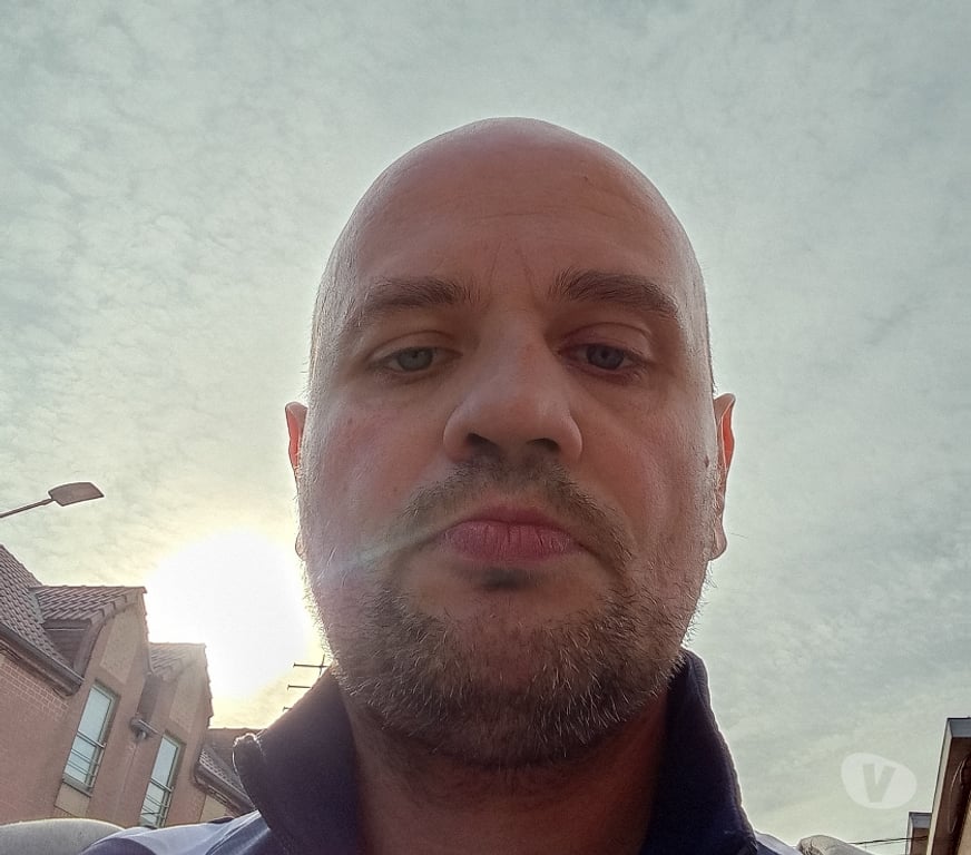 Hommes > Femmes La Louvière - Photos Vivastreet David sportif je recherche une relation sérieuse sincère