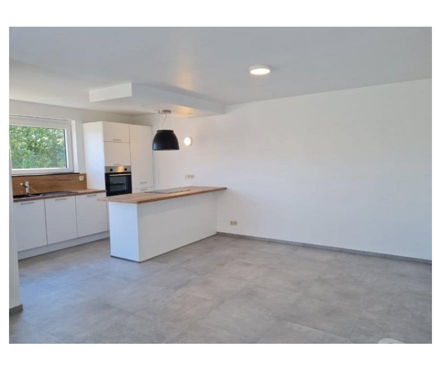 Location appartement Baillamont - Photos Vivastreet BIEVRE : bel appartement, grande terrasse, 2 chambres.