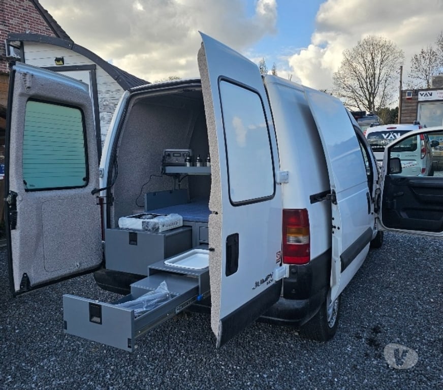Véhicules commerciaux & utilitaires d'occasion Gembloux Gembloux-Centrum - Photos Vivastreet Citroën Jumpy récemment isolé et aménagé