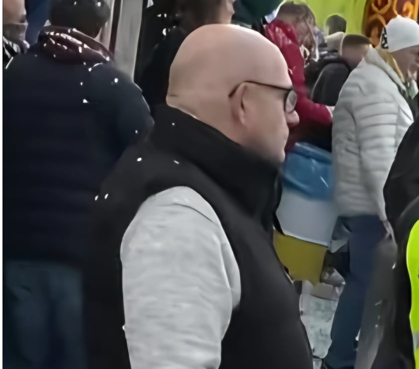 Stavelot - Province de Liège — Cherche une dame qui apprécie être caressée les seins.