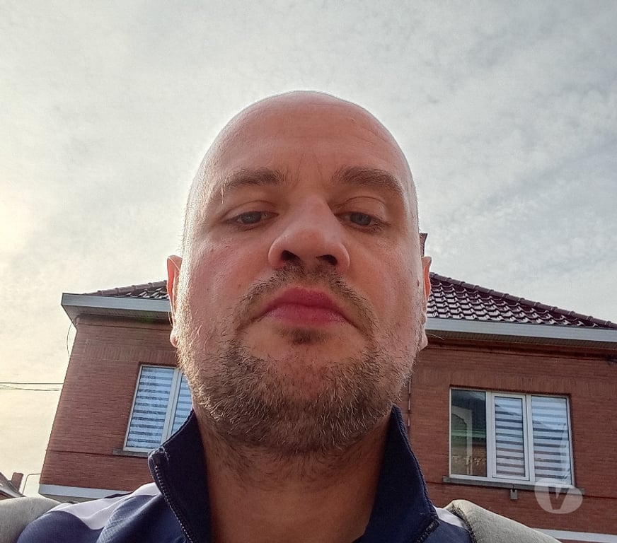 Hommes > Femmes La Louvière - Photos Vivastreet David sportif je recherche une relation sérieuse sincère