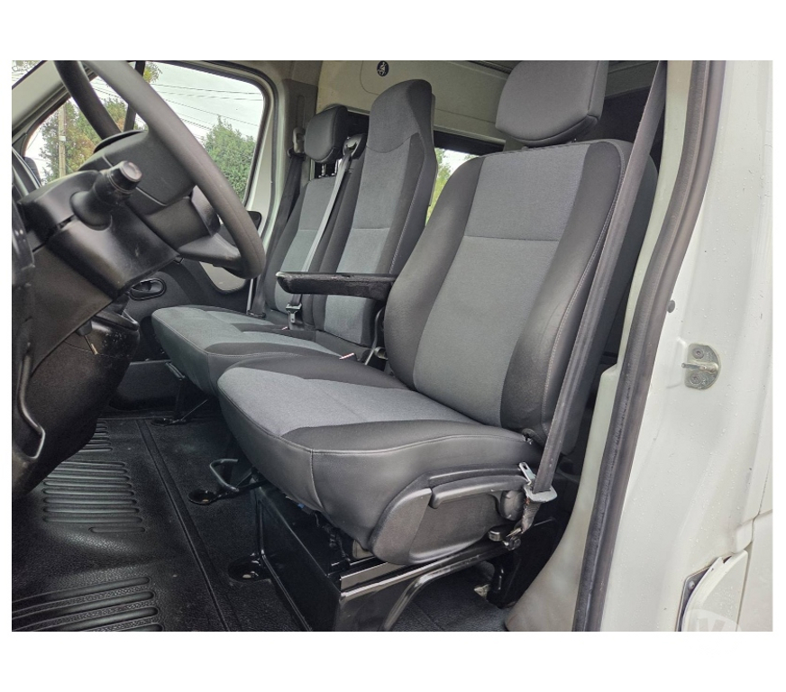 Véhicules commerciaux & utilitaires d'occasion Pont-de-Loup - Photos Vivastreet Renault Master L3h2 Double Cabine 7places 2.3dci 145cv Airco