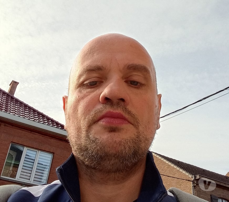 Hommes > Femmes La Louvière - Photos Vivastreet David sportif je recherche une relation sérieuse