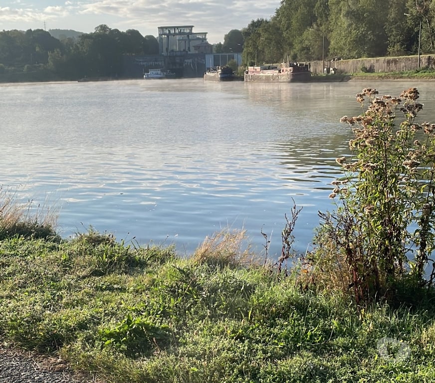 Gay Tubize - Photos Vivastreet LE LONG DU CANAL... QUI AUSSI???