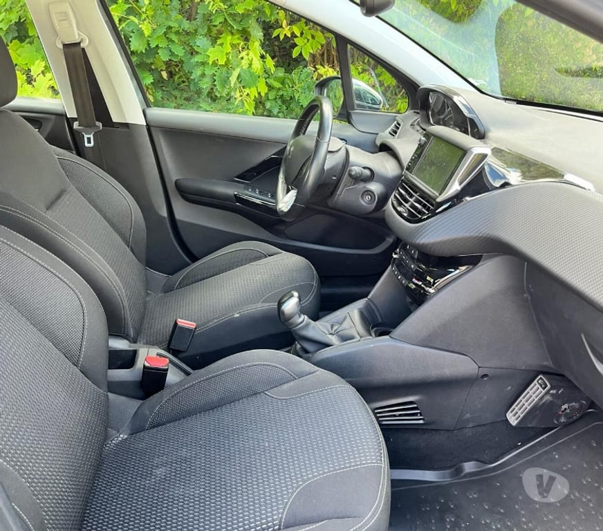 Véhicules commerciaux & utilitaires d'occasion Braives Avennes - Photos Vivastreet Peugeot 208 1.6 Bluehdi