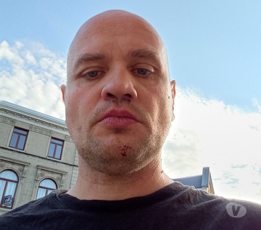 Hommes > Femmes La Louvière - Photos Vivastreet David sportif je recherche une relation sérieuse sincère