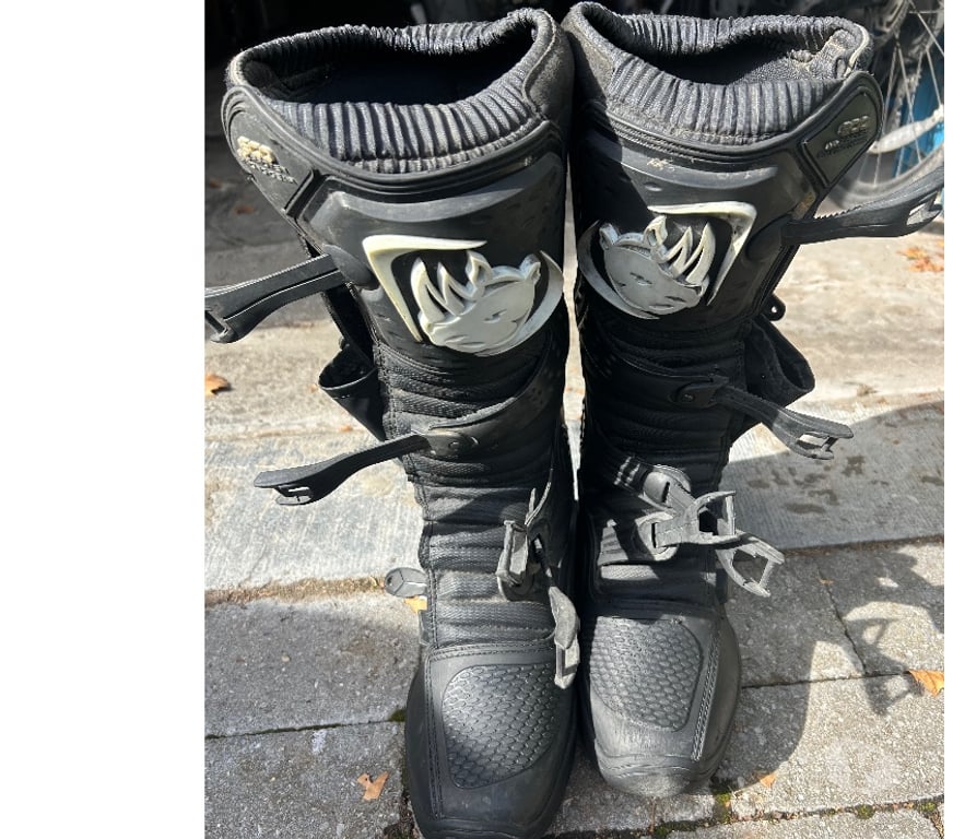 Pièces et services moto Liège Liège-Centrum - Photos Vivastreet Bottes moto marque Rino