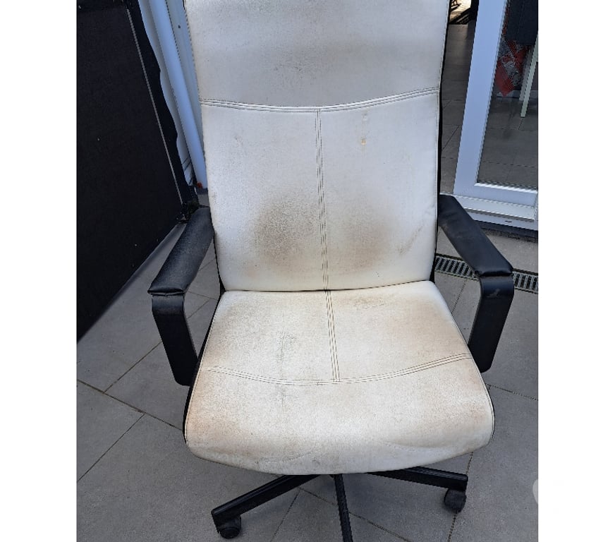 Meubles & Décoration Seraing Jemeppe - Photos Vivastreet 2 CHAISES COMME NEUVES :