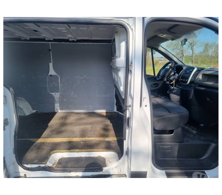 Véhicules commerciaux & utilitaires d'occasion Pont-de-Loup - Photos Vivastreet Renault Trafic Long châssis 1.6dci 125cv 2016 euro5 Airco.