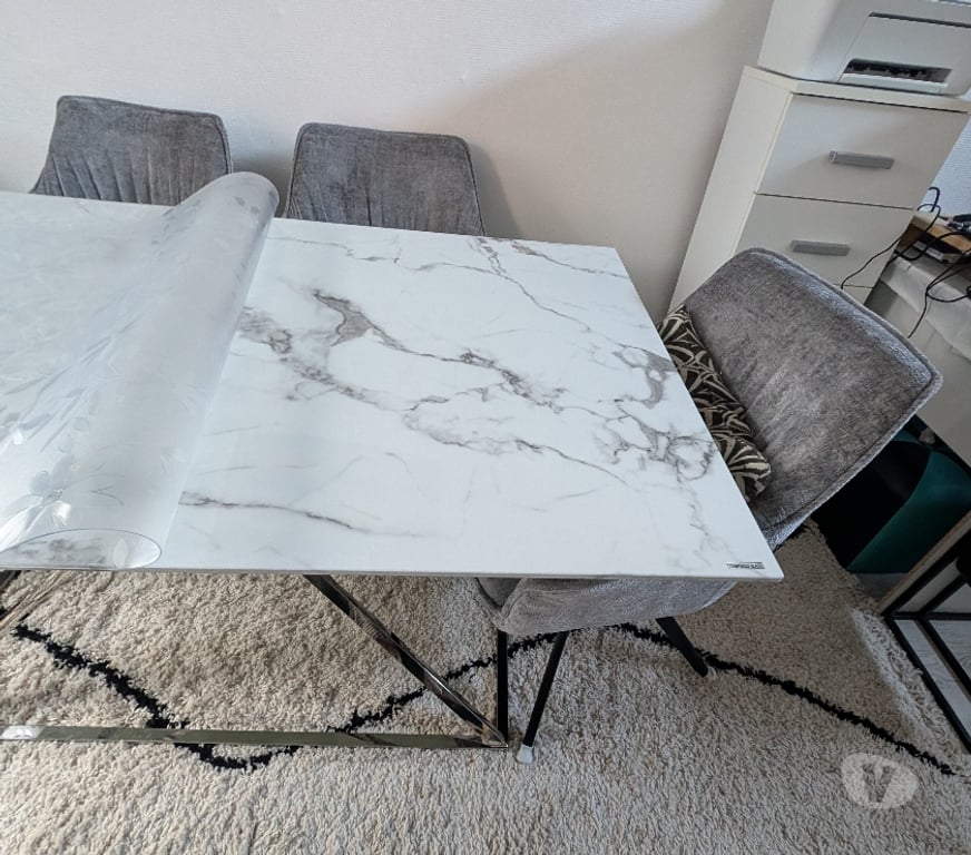 Meubles & Décoration Liège Liège-Centrum - Photos Vivastreet TABLE EN VERRE MARBRE 160X90cm