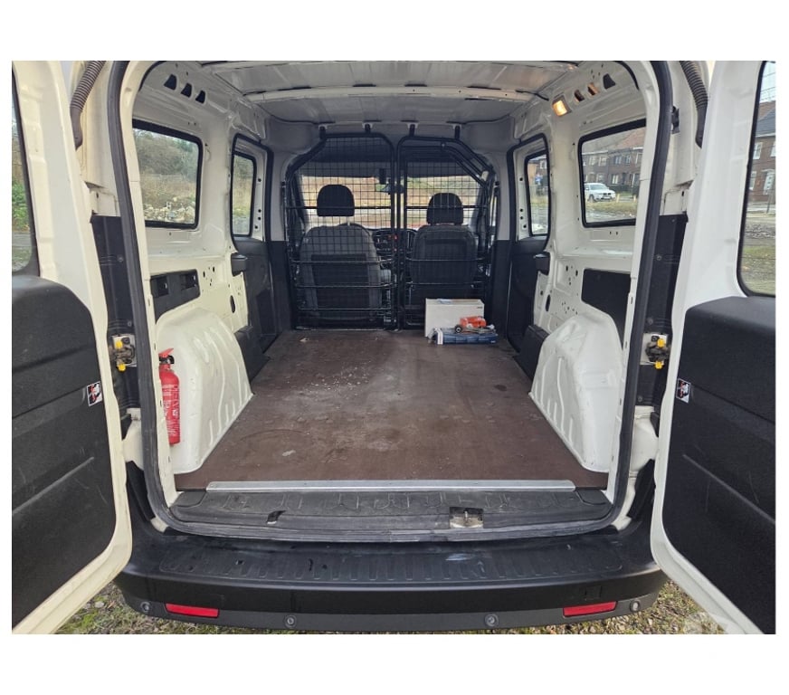 Véhicules commerciaux & utilitaires d'occasion Pont-de-Loup - Photos Vivastreet Fiat Doblo L2 long châssis 7 2017 Euro6 1.3jtd 95cv 98585KM